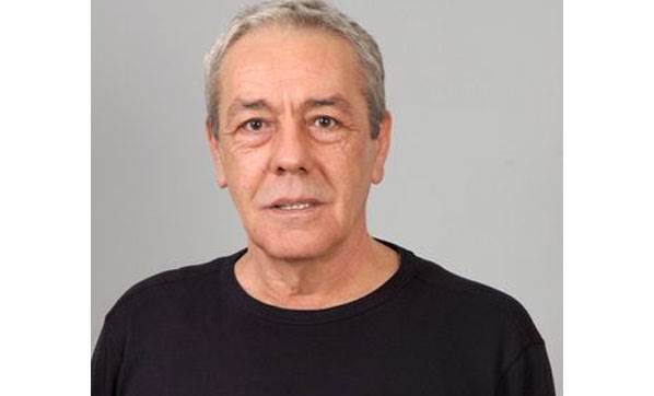 VefatHurriyet's tweet photo. Münir Akça yaşamını yitirdi.
#münirakça #ünlü #oyuncu #tiyatrocu #sanatçı #yönetmen #vefatetti #ölüm #dead #vefat #vefathaberi #başsağlığı https://t.co/bx1Md70img