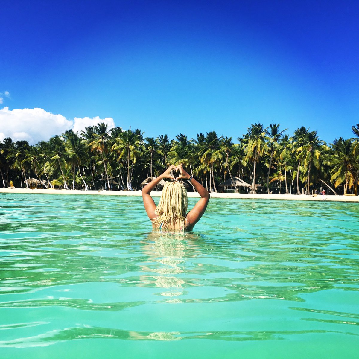 Tracydiiamond's tweet photo. 👻 tracydiiamond
#PuntaCana #sea #palmtress #sun #life #love #dreams #happy #picture #CrazyDays #smile #teamchampion #girlpower https://t.co/Ubvv6tdOKI
