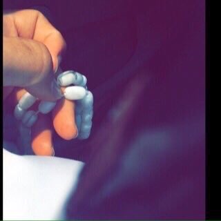 أشتاقِلك في غيابك وُين ماِكنت
وُأبقى أحبك لو دِيارك بعيدة..