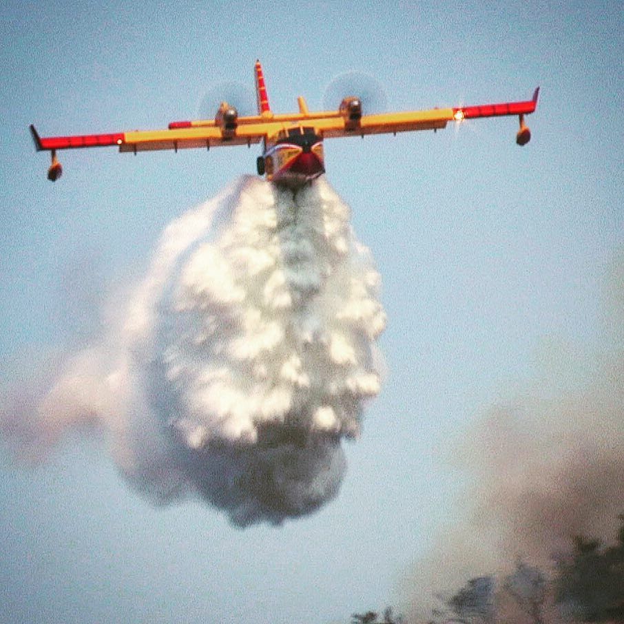 AlanSimmonsBFD's tweet photo. #canadair CL-415 #super #scooper at the #colbyfire #amphibious #aircraft #aerial #firefigh… https://t.co/6CF66tYgMH https://t.co/qHSxc0aR87