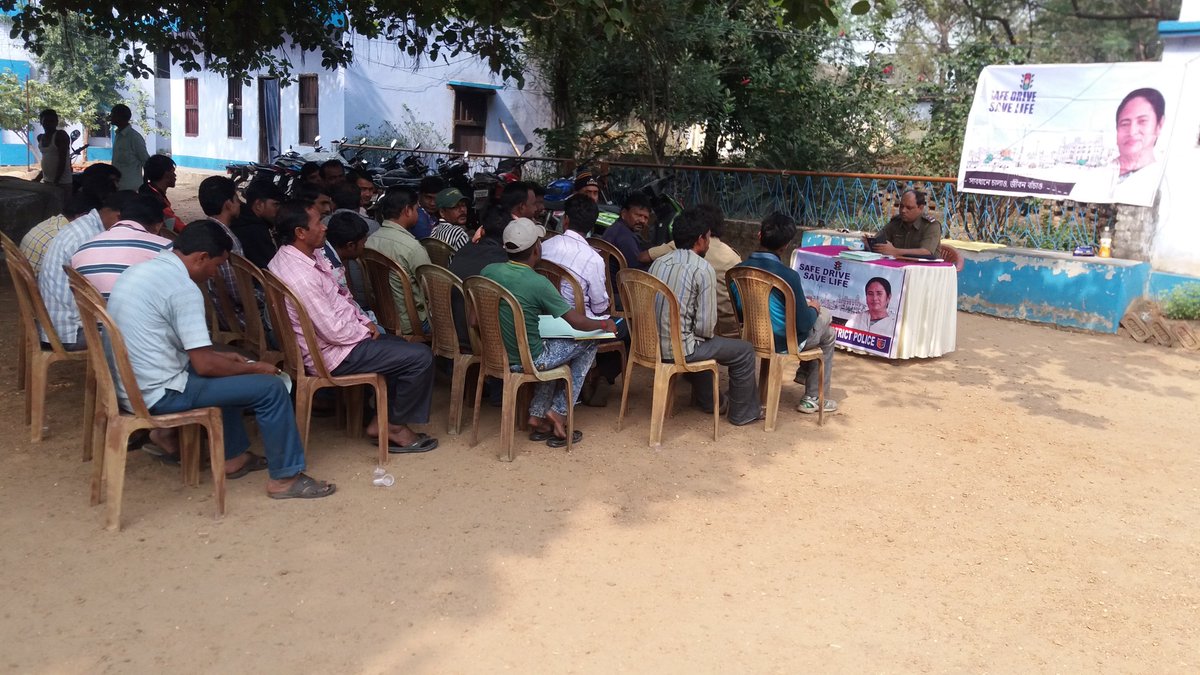 spbankura's tweet photo. #SafeDriveSaveLife Interaction with driver & owner of commercial vehicles to educate reg road safety & MV Act at #SaltoraPS #ProjectJagaran. https://t.co/Np3AN2WxBq