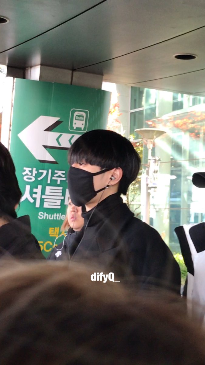 difyQ_'s tweet photo. 161128 #Yugyeom ICN ตาปรือเชียวเด็กน้อย💕 https://t.co/oNoRQJVAUb