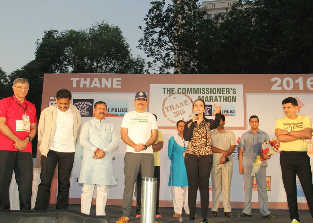 fadnavis_amruta's tweet photo. Flagged off Thane Police Marathon-5000+ police &amp; their families participated in the fitness drive. Great initiative! https://t.co/2BwVSkJTwn