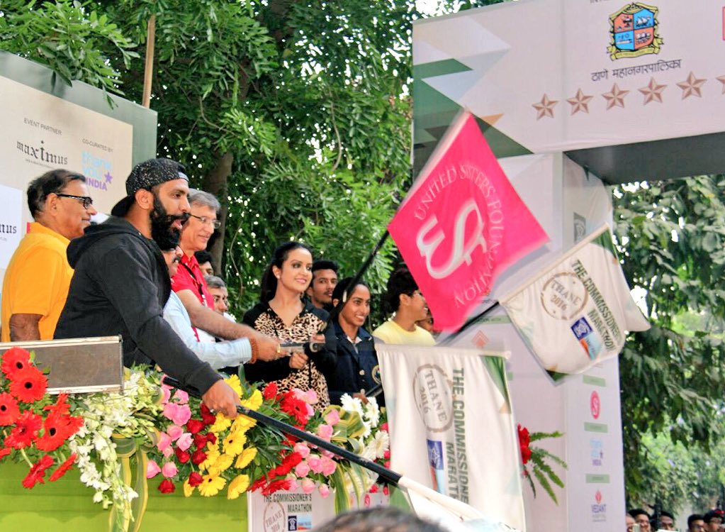 fadnavis_amruta's tweet photo. Flagged off Thane Police Marathon-5000+ police &amp; their families participated in the fitness drive. Great initiative! https://t.co/2BwVSkJTwn