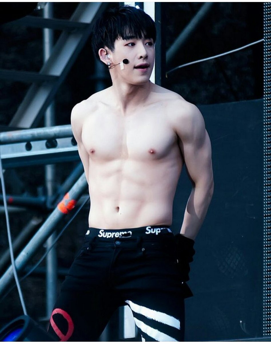 Xuan_7172's tweet photo. OMG Wonho is perfect!!! ๐ #monstax #wonho #๋ชฌ์คํ์์ค #์ํธ #wonhoabs #lovewonho #lovemonstax https://t.co/E0eOh0MpLX
