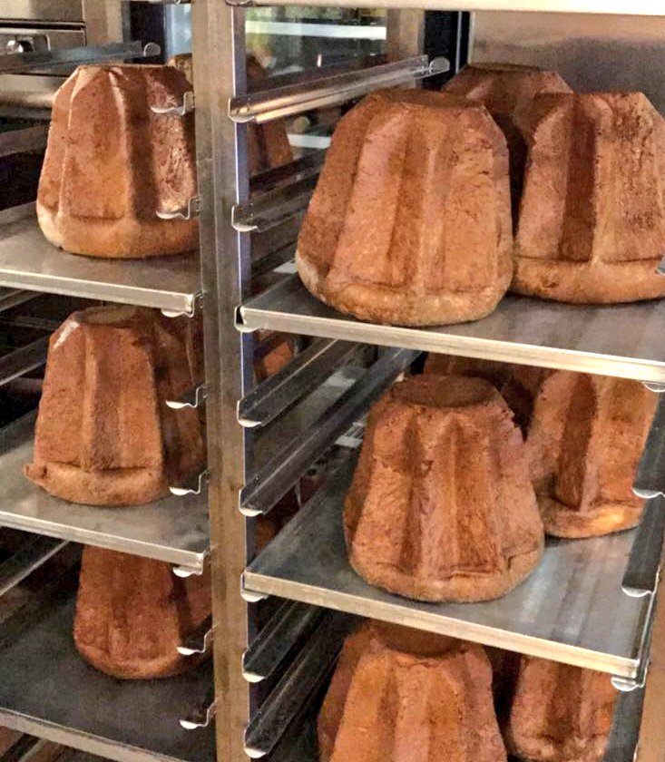 saporeverona's tweet photo. Lievitazione mista e 5 impasti,bisogna dare al #pandoro tutte le attenzioni che merita 😀
@oloapmarchi @ilgastronauta @ChicChefs #RenatoBosco https://t.co/VoSNV1dVIX