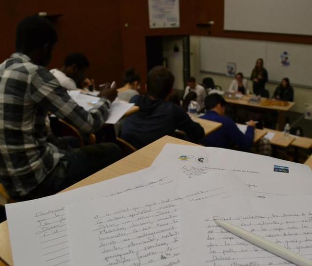 La dictée des étudiants organisée à l’IUT  a attiré vingt-huit participants. Nous nous sommes glissés parmi eux.

bit.ly/2fVggit