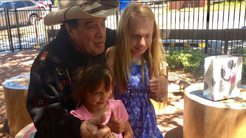 JohnDay_2's tweet photo. @WAHealth leading Undiagnosed Diseases Program - Lily Fretwell, Jessica Jackson &amp; @MollyMeldrum say hi @ShaneWarne https://t.co/yxo2Qx3qpA
