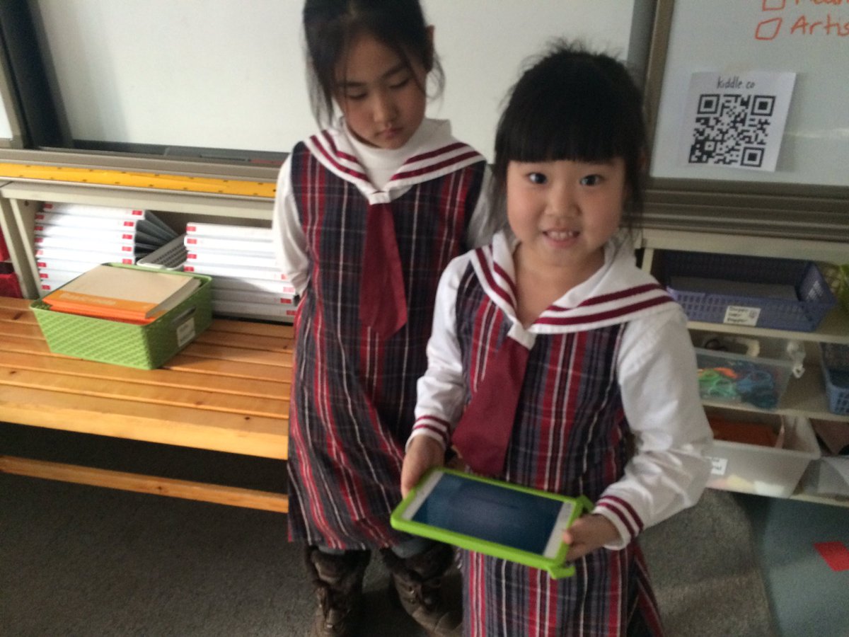 LBcloe's tweet image. Student uploading learning reflections onto her portfolio blog to share with her family and friends. 😎📸 #techinclass #myCISB