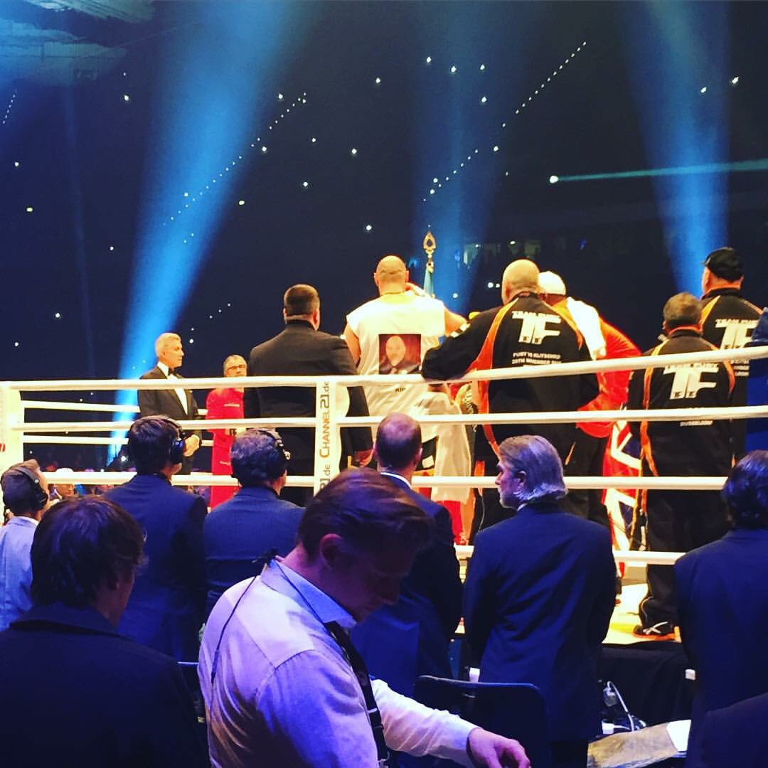KuganCassius's tweet photo. On this day last year @Tyson_Fury fucked shit up and became Heavyweight champ . Yes bruv https://t.co/wa4hKNYu43