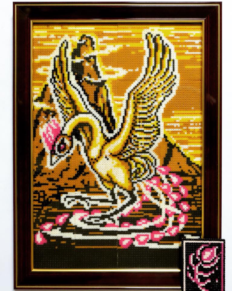 Kazoo Twitterissa フュ を ヒュ と間違えていたので再投稿 火の鳥 鳳凰編 我王の冒険 より 火の鳥の彫刻 ゲームと同じく16分割で作成 そのため隙間が 枠は似た感じの額縁にしたので そのまま飾れます 8bit Shugei アイロンビーズ ミニフューズビーズ