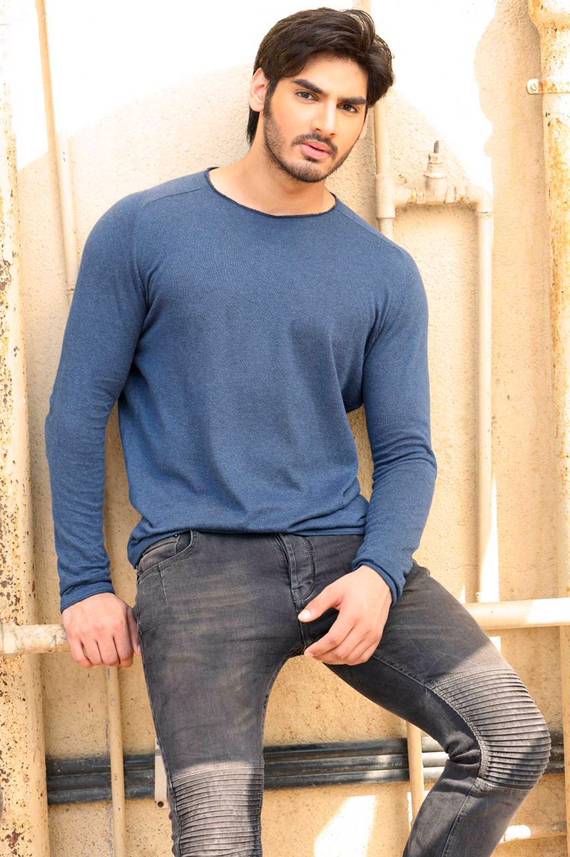 bhawanasomaaya's tweet photo. @SunielVShetty son #AhanShetty to be launched by #AceFilms n @SajidNadiadwala. Get ready for one more star son. Wow! https://t.co/tQJgM4lINF