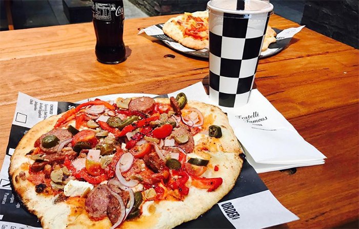 The best way to end your Monday: with pizza and thick shakes 🍕 #pizza #sydneyeats #pizzalovers