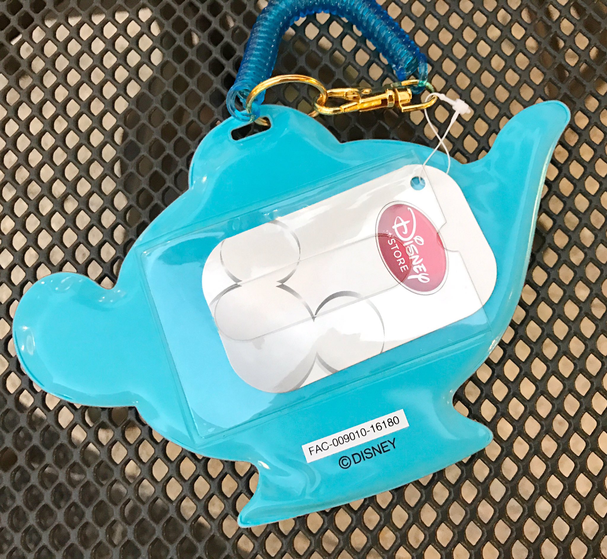 Mezzomikiのディズニーブログ ディズニーストアから ミッキー Amp フレンズやくまのプーさん 白雪姫 アラジン リトル マーメイドなどの水彩画風デザインがかわいいパスケース 本日新発売 各価格500円 税です T Co Bfuupozltz T Co