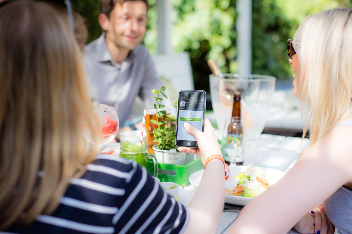 MastercardEU's tweet image. Eating out is unlikely to be the same again #QKr! #Masterpass news.mstr.cd/2fDrwPK