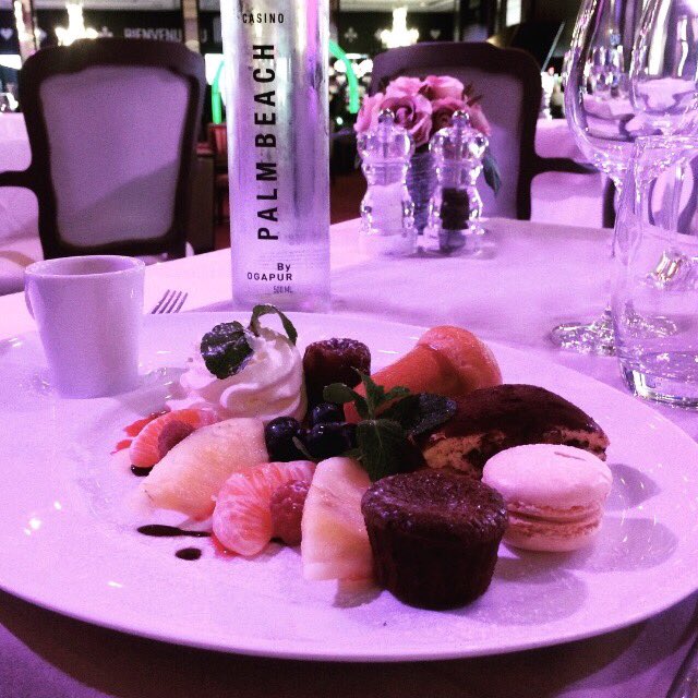 CannesPalm's tweet photo. J-2 avant la #REVELATION du grand #GAGNANT du jeu de la VITRINE autour d'un #GOÛTER #GOURMAND inspiré de notre #CÉLÈBRE café gourmand 😋👌🏻! https://t.co/3xgyDGcD9s