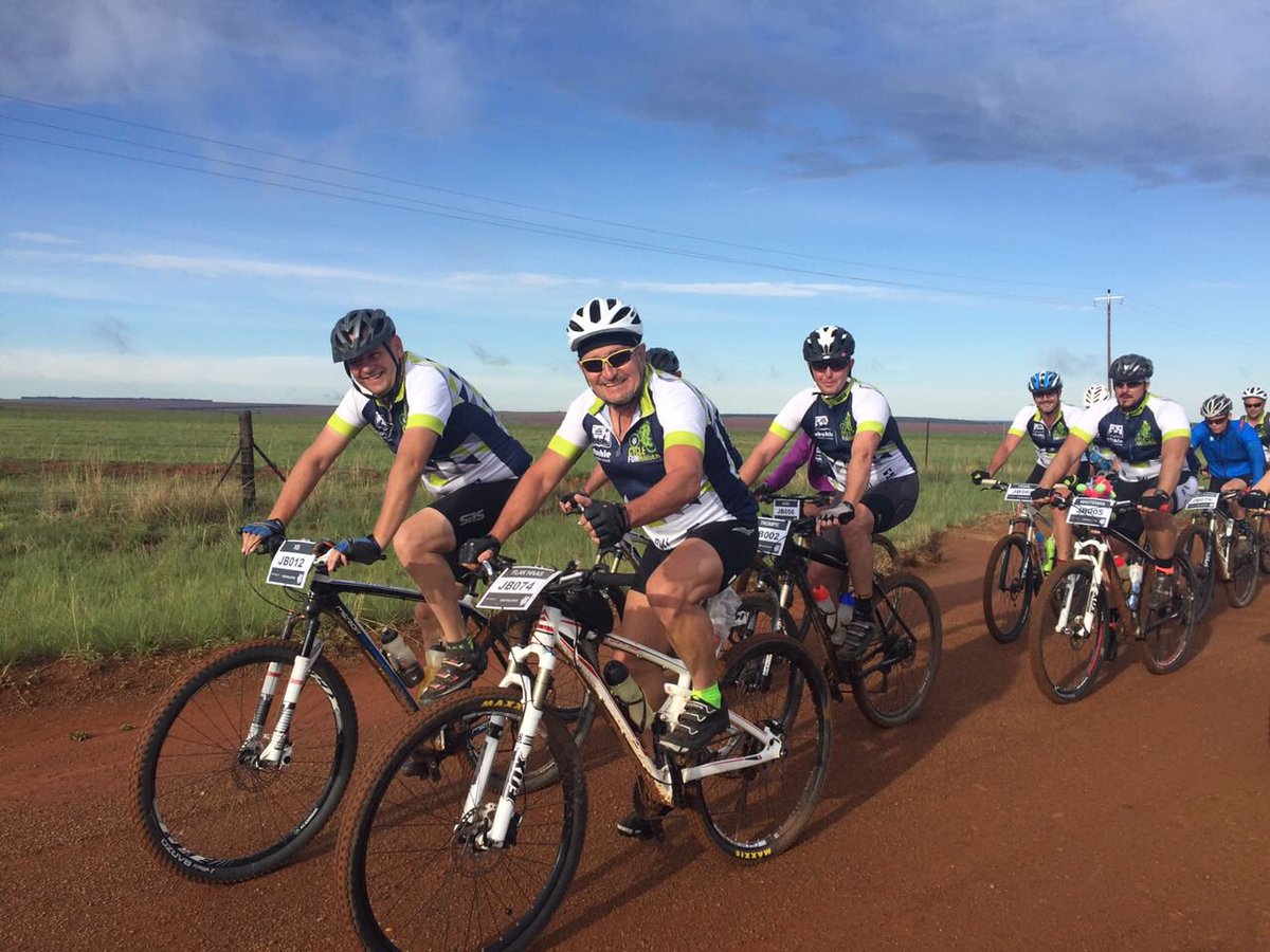 gareth_pearson's tweet photo. Cyclists in action for #charity #education #givingback @JackalberryMTB @outjiebotha #jb2016 https://t.co/JkMvZNfijn