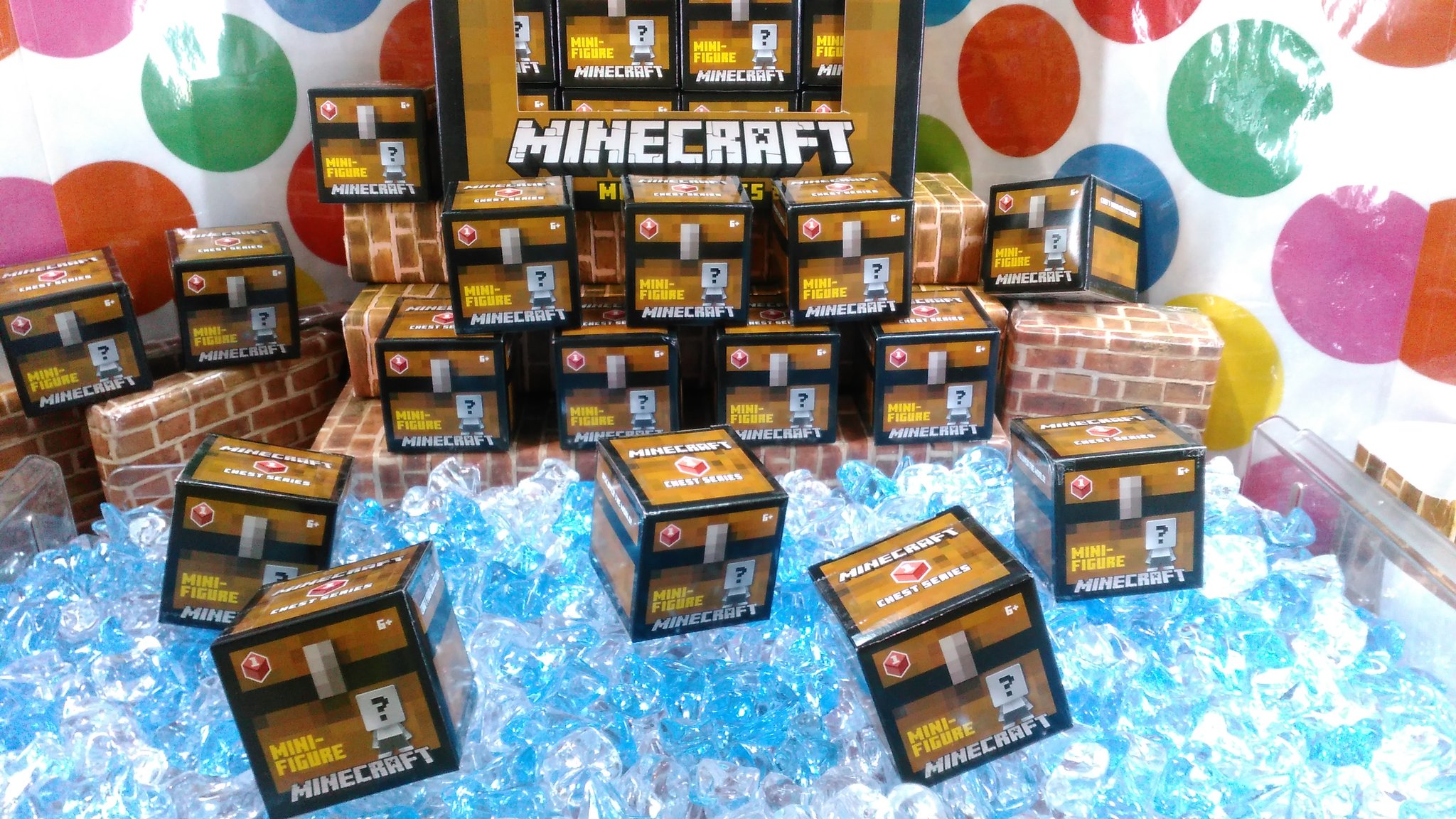 花巻 ソユーファミリーゲームフィールド Twitterissa マインクラフト ミニフィギュア トレジャーシリーズ レッド 入荷しました チェストの中身は開けてからのお楽しみです キチレコが来ても落ち込まない心を持って開けましょう マインクラフト ソユー花巻