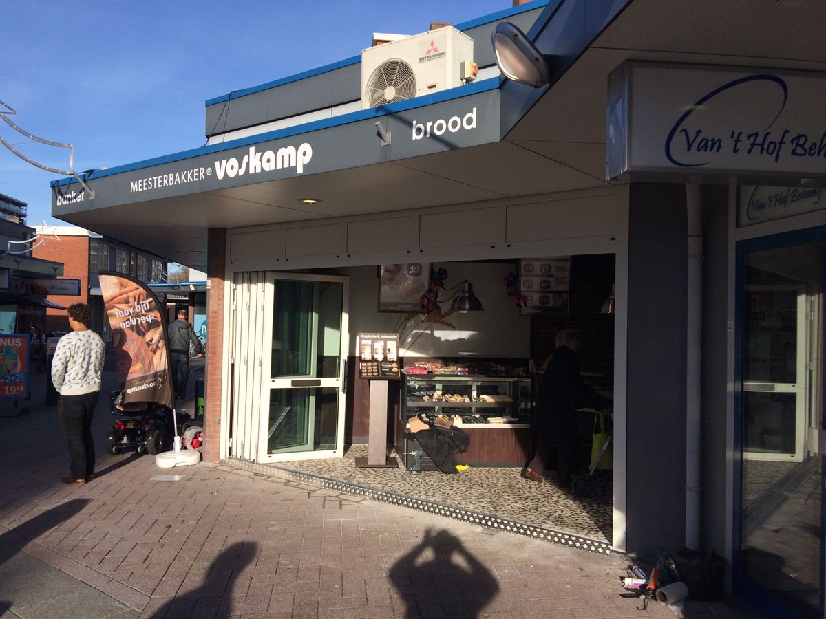 M2_ServicesBV's tweet photo. Succesvol plaatsen van nieuwe winkelpui vouwwand geleverd door HGBM bij Meesterbakker Voskamp
In opdracht van LTI b.v. Lopik
#M2servicesBV https://t.co/xYEyQ4SUqd