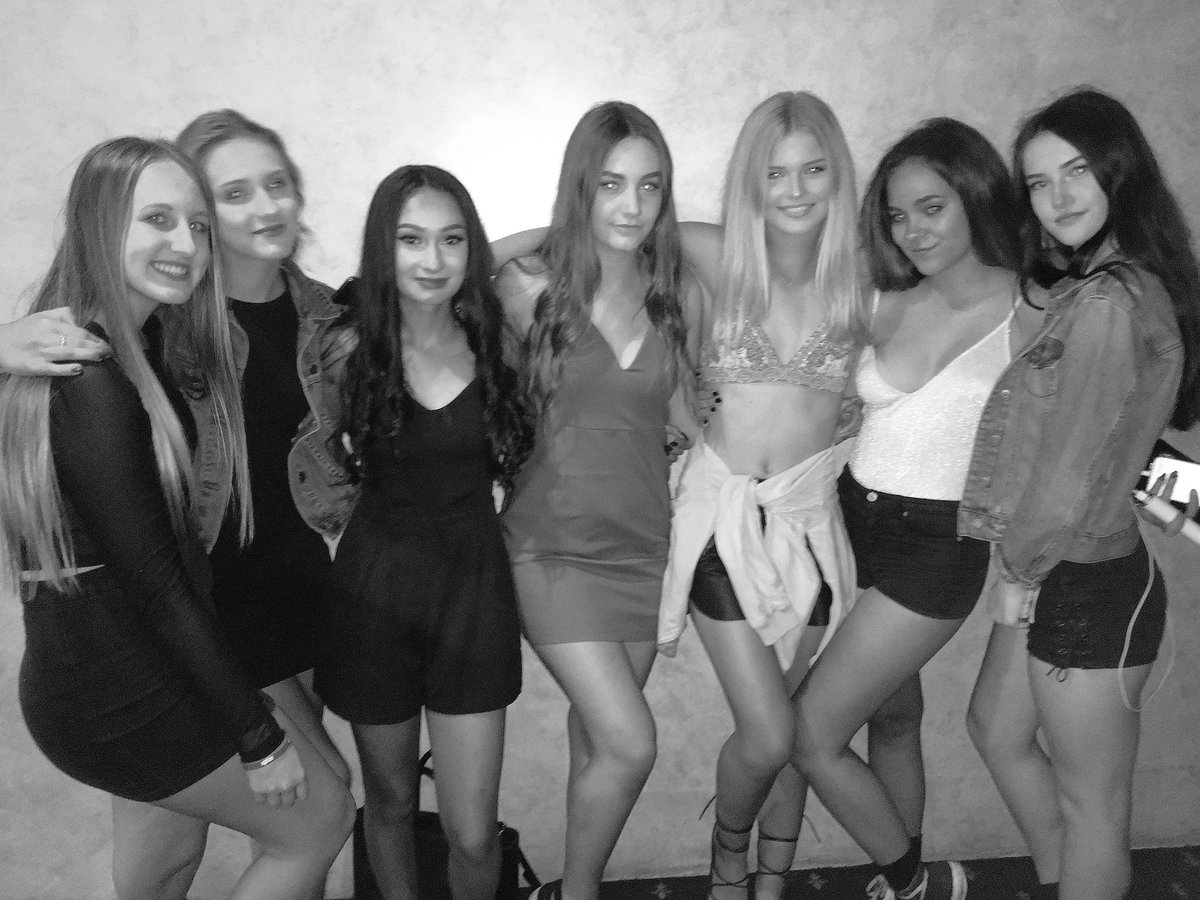 GILINSKYSKIAN's tweet photo. #SYDCON reunited❣ https://t.co/NscZ3UC6JC