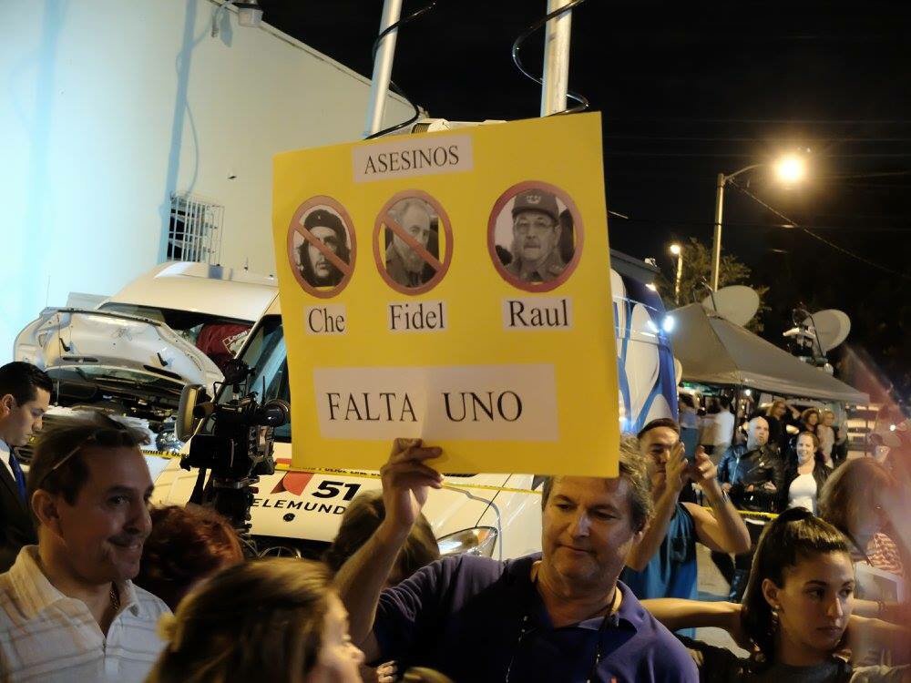 Asticar's tweet photo. #Fidel era un ser humano.Las 104.374 personas que ejecutó también,+ las personas torturadas n prisión + los 70k ahogados n el mar #Cuba 🇨🇺 https://t.co/TWOvZrg8YD