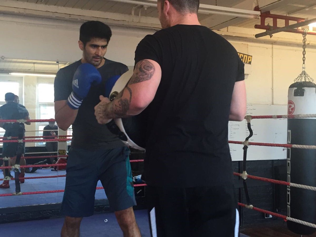 boxervijender's tweet photo. Good morning, friends! New day, new promise. I want to retain my title and keep you all happy! 👍😀 https://t.co/syKetCWa9g