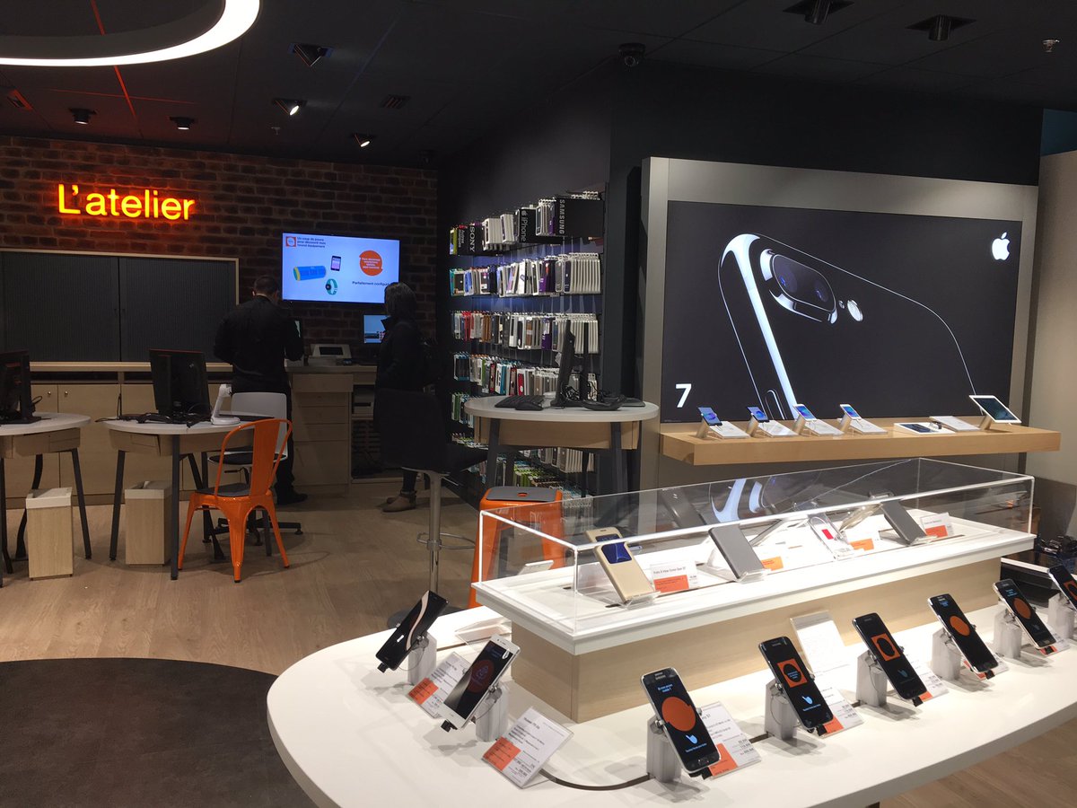 idelestre's tweet photo. Bienvenue dans le dernier #smarstore #orange de #vannes. Toute l'équipe heureuse de vous  y accueillir. @JacobsPierre @FLeMounier https://t.co/bTGnHHrsx0