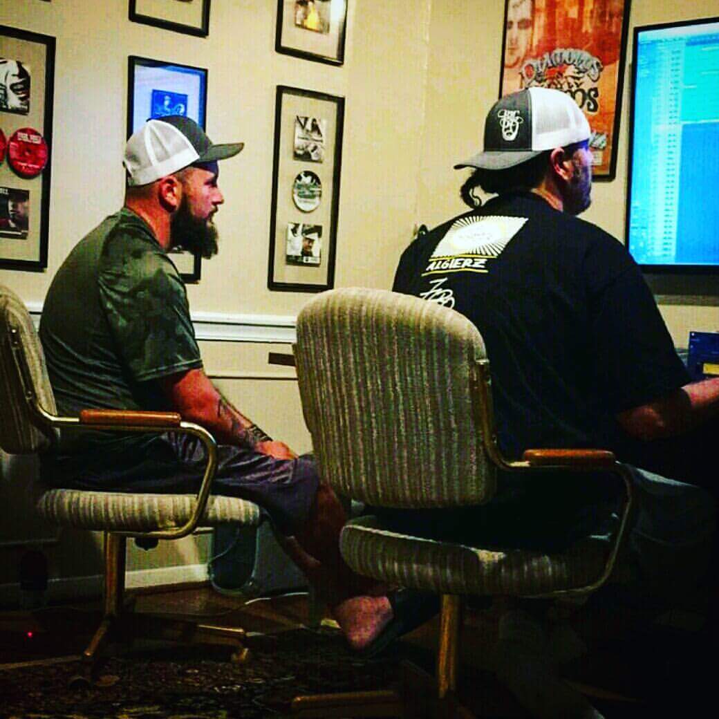 thereal_bigpo's tweet photo. Studio work with @towdown #BigPo #CountryRapTunes  #hickhop #makinghistory #StayTuned Register for free music at https://t.co/WDAEW5jvwB https://t.co/KzZXUCrVNx
