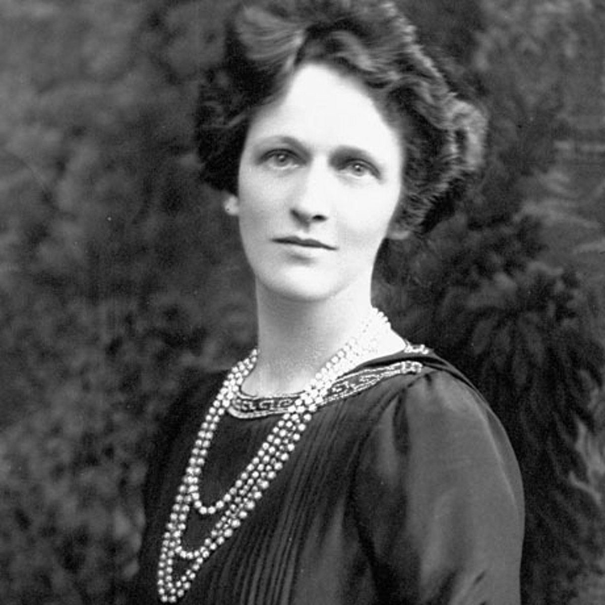 SalfordUni_PCH's tweet photo. #OTD 1919: American-born Nancy Astor, the first woman ever to sit in the House of Commons, is elected to Parliament. https://t.co/AuI6amQnBs