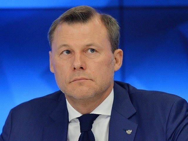 BorisTrofimov1's tweet photo. Глава "Почты России" Дмитрий Страшнов получил премию за 2014 год - 95 млн. рублей. Генпрокуратура начала проверку. Письма приходят вовремя! https://t.co/nuqDLNqOVI