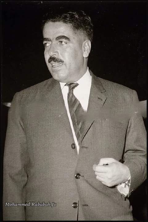 أنبـكي اللـيث أم نبـكي الديـارا...  أنخـذل؟ كيـف نخذلــه عـرارا
ومـن يحمـي المـروءة بـعد وصـفي ووصـفي للمـروءة شــب نـــارا
#وصفي_التل 💔