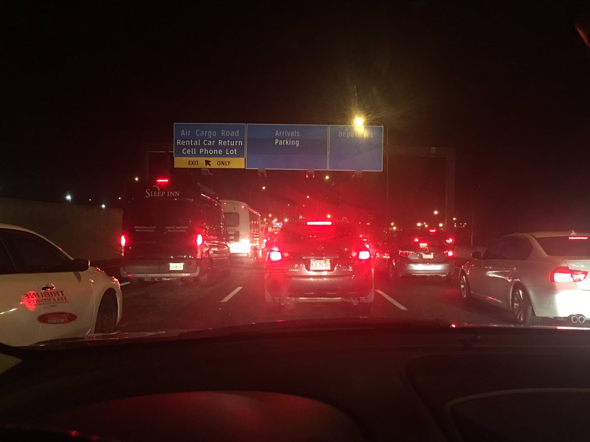 dickinsonliv's tweet image. I've moved 10 feet in 5 minutes. What's the deal with this traffic @SeaTacAirport? #NotExaggerating