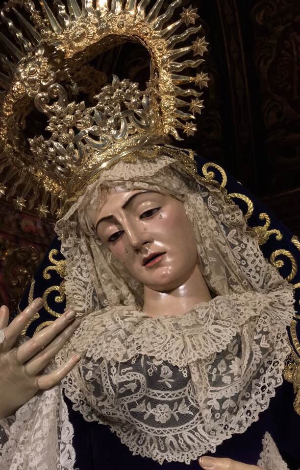 MiradyVed's tweet photo. La Virgen de los Dolores vestida de azul y jacinto para el tiempo de Adviento con  nuevo tocado de encaje, regalo de  D. Romualdo Delgado. https://t.co/ieBg87Bi0d