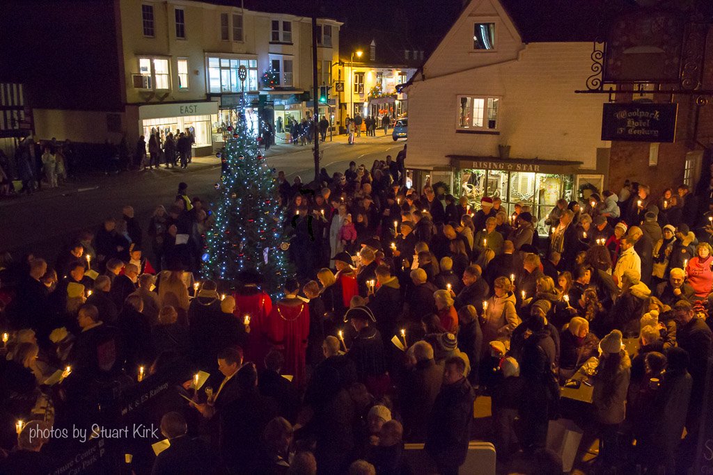 TentPhoto's tweet photo. Tenterden Christmas lights and Market in pictures - https://t.co/93pFIXVsao https://t.co/RfMyHMk2ln