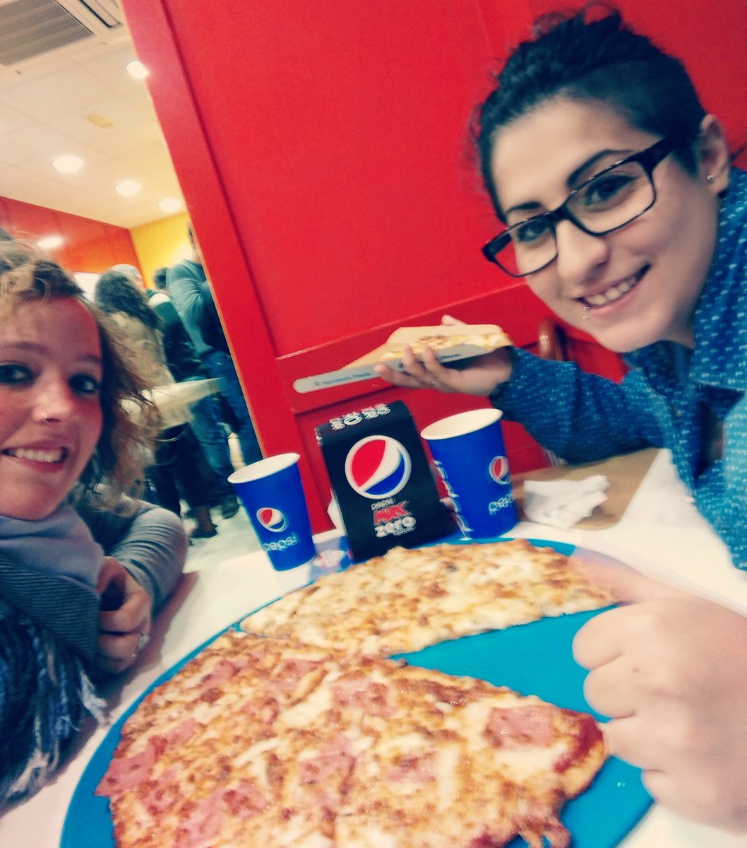 Yolypollo's tweet photo. Y más...😊😊 #FindeEnCordoba #MiNiñaYYo #MuchasCompras #CenaYPaseo #Nosotras #EresMiVida #ContigoTodoMereceLaPena  #UnaVidaATuLado #TAmo💞1⃣6⃣👭 https://t.co/c5NmVfV2x9