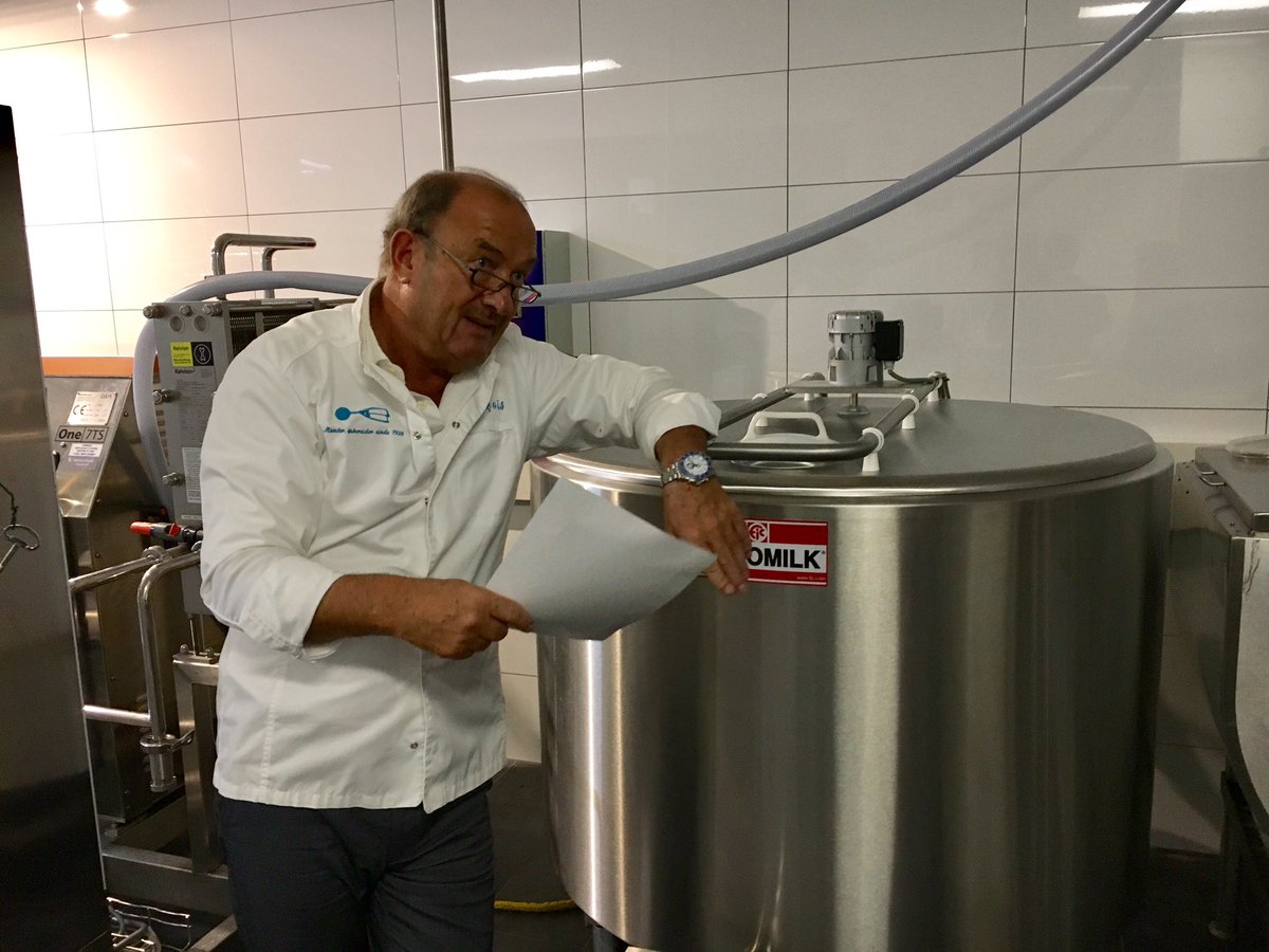 koendaniels's tweet photo. Bezoek aan @CremerieF en @FoudeFeu voor #DVA16 . Beiden gepassioneerd bezig met hun ambacht. Dat zie je, dat voel je en dat proef je. https://t.co/MGKNo8MgAu