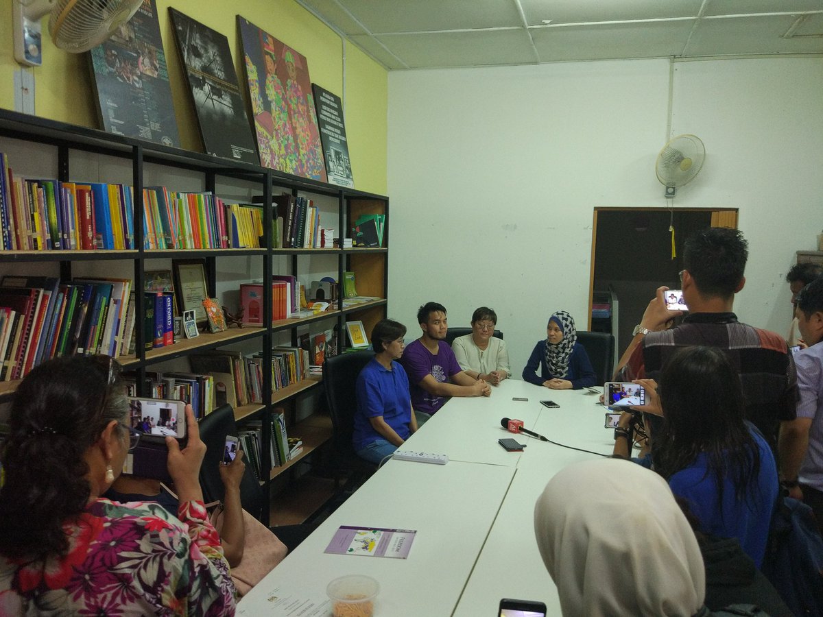 BebasMaria's tweet photo. PC on the raid at @empowermalaysia 's office. Raided under SOSMA, lawyers denied access! #MansuhSOSMA #BebasMaria https://t.co/7aqw3MAJZd