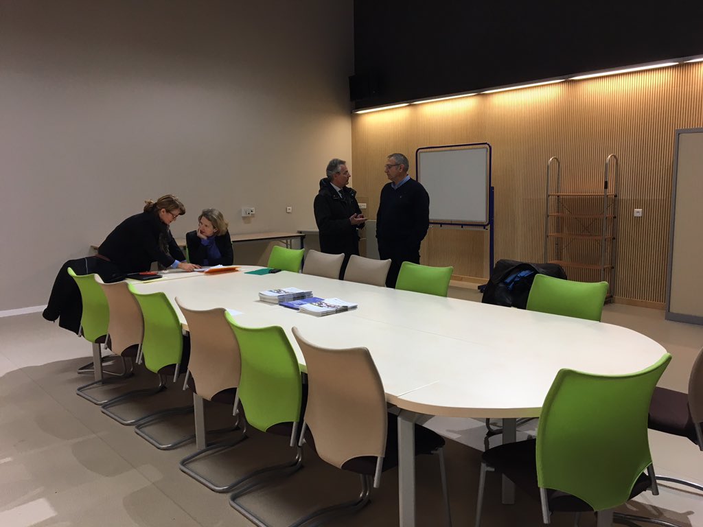 Mozettes's tweet photo. Point ce matin a @Ecole_ITEDEC qui forme des apprentis dans les métiers du bâtiment et en particulier la #fibre https://t.co/FCnpPBUf55