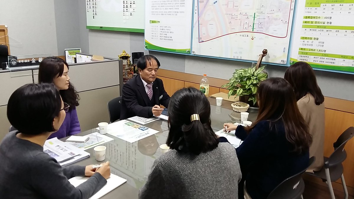 brumbaer1's tweet image. 야탑1동에서 동장님 주재로 민원담당자 친절교육을 실시했습니다. 고생하는 직원들 격려도 잊지않으시네요^^  더 친절한 야탑1동 주민센터를 만들어가겠습니다~

#친절한 #성남시