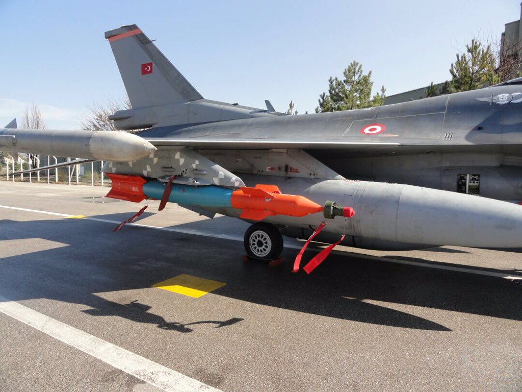 tcsavunma's tweet image. Lazer Güdüm Kiti,havadan karaya atılan bombaların hedefi vurma oranını artırıyor.LGK ile Türkiyenin bu alandaki dışa bağımlılığı son buluyor