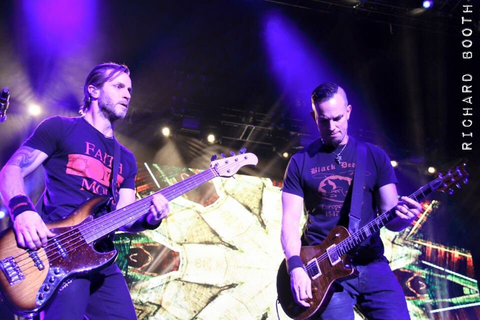 Alter_BridgeFR's tweet photo. Hier nos héros étaient à Birmingham. Et on peut remercier @richbooth72 pour ces photos géniales ! @alterbridge #TheLastHeroTour https://t.co/fxDbm2kKRL