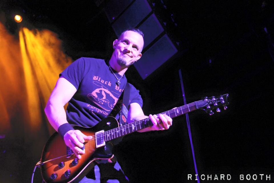 Alter_BridgeFR's tweet photo. Hier nos héros étaient à Birmingham. Et on peut remercier @richbooth72 pour ces photos géniales ! @alterbridge #TheLastHeroTour https://t.co/fxDbm2kKRL