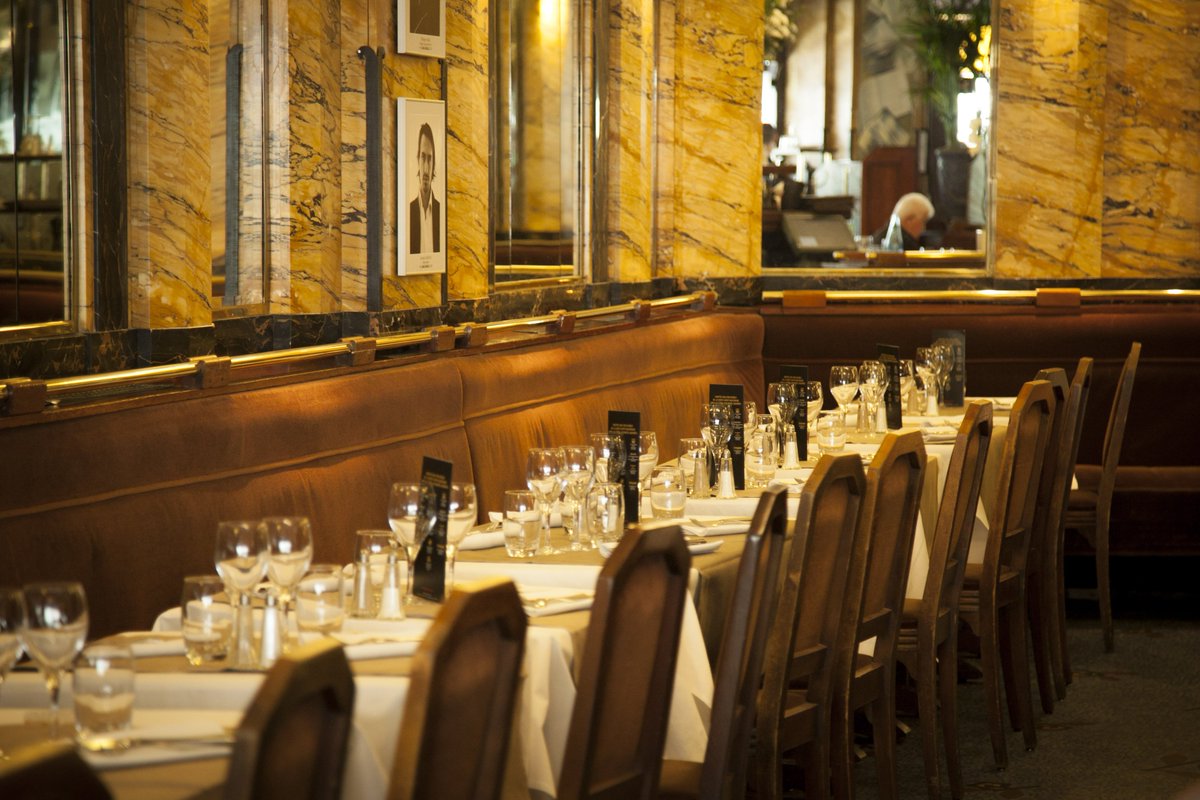 vinoresto_com's tweet photo. Apportez votre bouteille au Vaudeville l'emblématique brasserie parisienne qui vous plongera au cœur des années folles
#VinoResto #byobparis https://t.co/wYGsvKc6TE