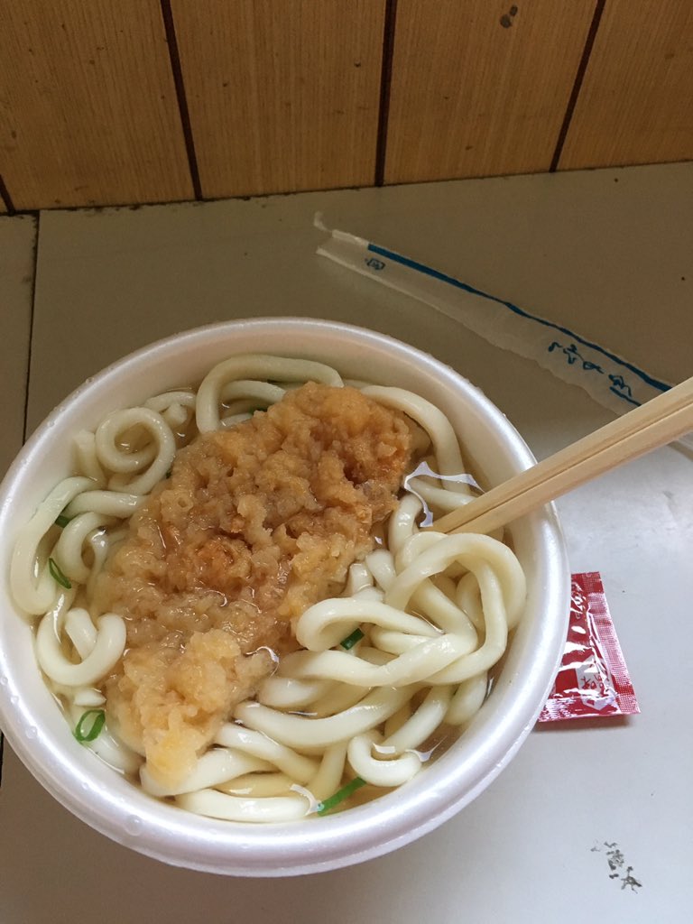 TCR_93's tweet photo. この前食したストリートなうどん🍜 https://t.co/cDu4CP8PTU