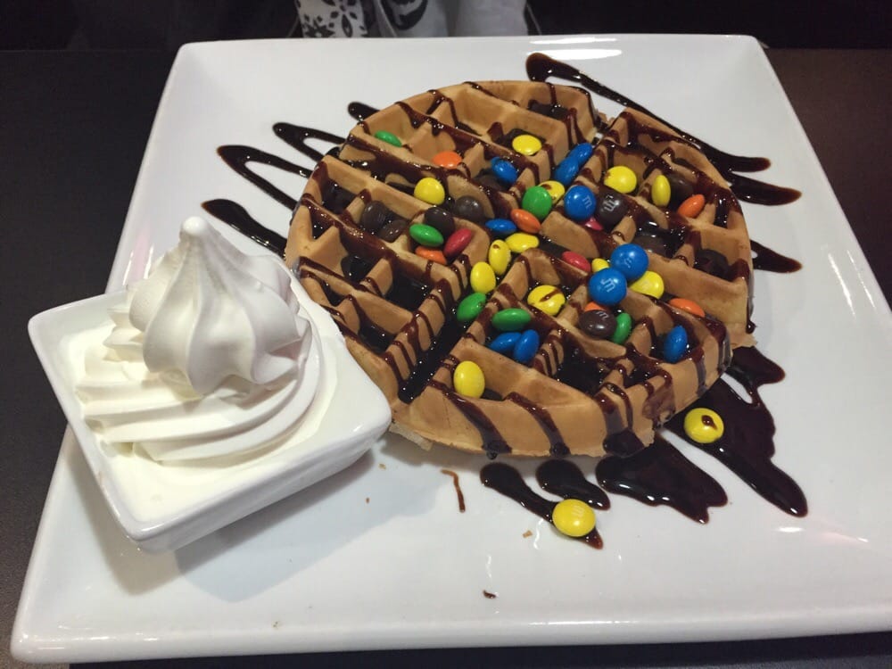 Sweetiez7's tweet photo. Desserts available in Sweetiez shows that Sweetiez caters for a wide range of markets due to the  presented. #delicious #Sweetiez https://t.co/sAlq7Dg2FZ
