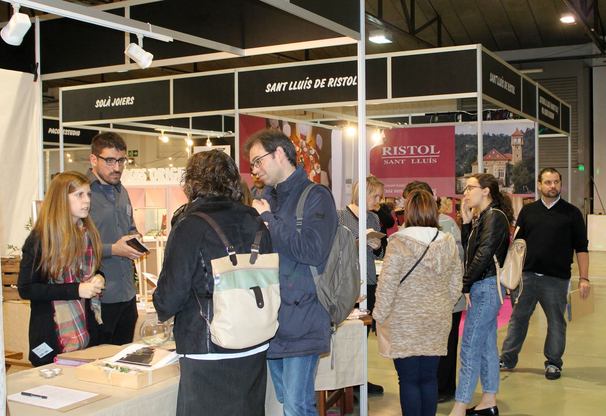 Expocerimonia's tweet photo. Vols tenir el teu propi espai a #expocerimonia?
Truca'ns al 93 788 92 54 i t'expliquem com contactar amb parelles que busquen el teu servei! https://t.co/WoO6Uk5W2e
