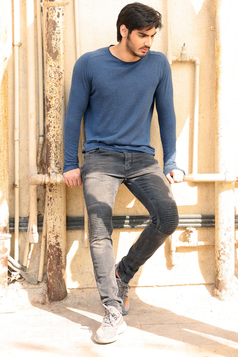 *Drumrolls* Welcoming the super-talented #AhanShetty to the #NGE family! #SajidNadiadwala <a href="/WardaNadiadwala/">Warda S Nadiadwala 🐎</a> <a href="/SunielVShetty/">Suniel Shetty</a>