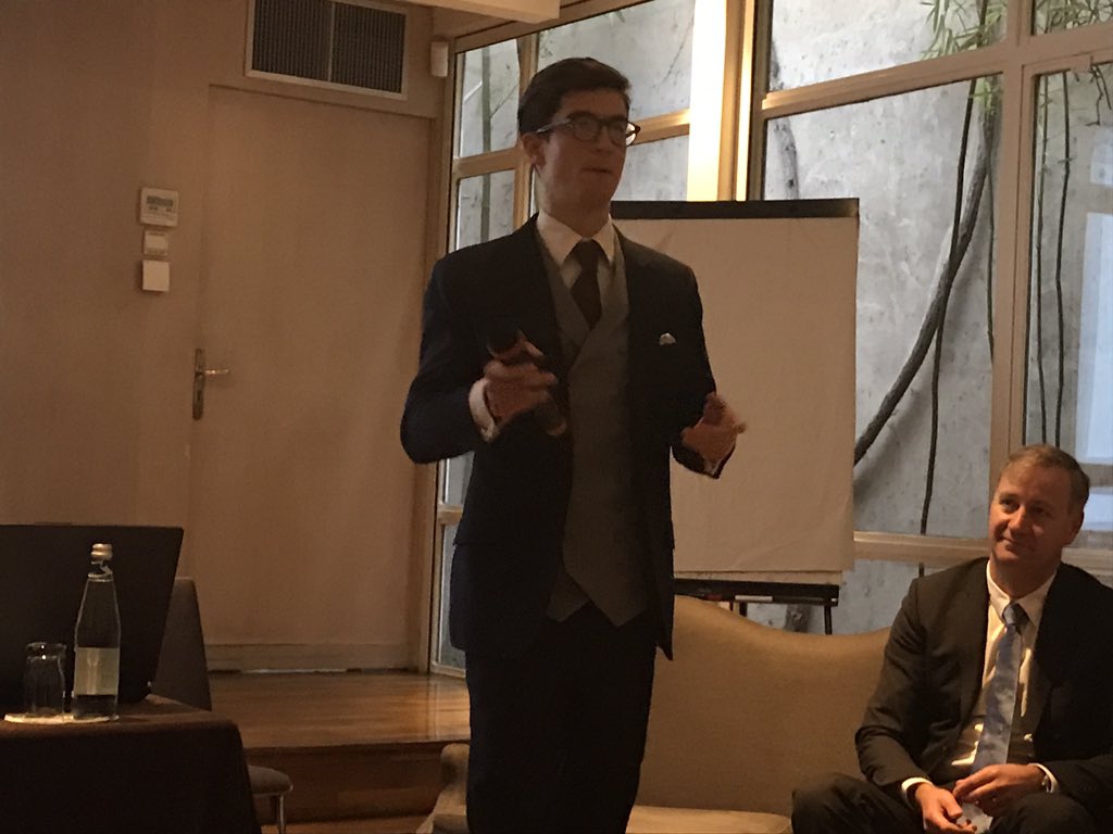 olivpetit's tweet photo. [#DLMlyon] Adrien Deslous-Paoli : Le monde du #Luxe évolue doucement vers une activité de services (location de produits de luxe)
#DML2016 https://t.co/upERlJH5z8
