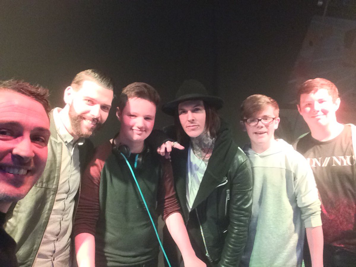MartinDibble's tweet photo. @HawthornHighSch pupils &#martindibble host #bounce this weekend with guest @TATT00FIXERS @Tattoo_Fixers #fab night https://t.co/Mua3wjfmBm