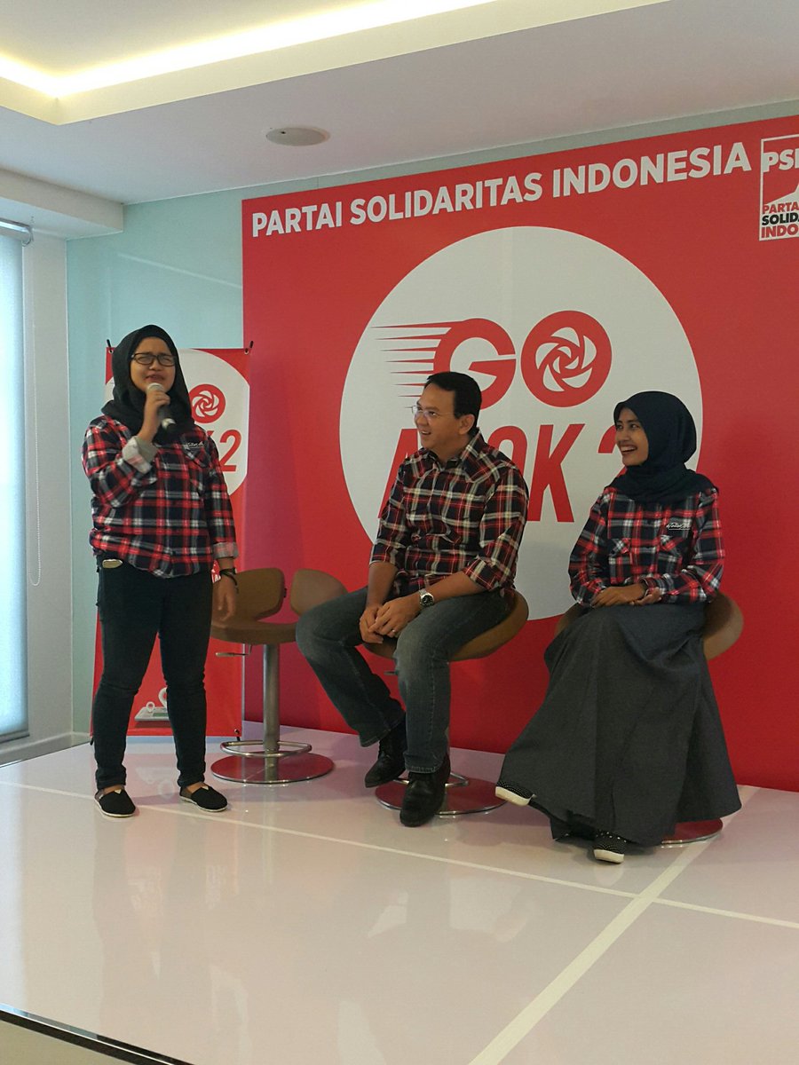 psi_id's tweet photo. Sis @amaliaayuningts  #GoAhok2 menyampaikan sambutannya. Sis Amalia loh, bukan bro @ulinyusron 😁😁 https://t.co/CVxCugYOnh